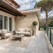 FREGENE CENTRO RIFINITISSIMA VILLA CON GIARDINO E TERRAZZI RIF. V/60