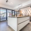 FREGENE – PRESTIGIOSA VILLA DI NUOVA COSTRUZIONE CON PISCINA • VISTA MARE • CLASSE A4 RIF. V/100
