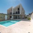 FREGENE – PRESTIGIOSA VILLA DI NUOVA COSTRUZIONE CON PISCINA • VISTA MARE • CLASSE A4 RIF. V/100