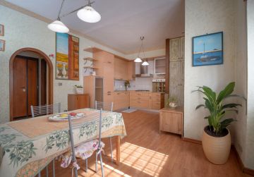 FREGENE NORD APPARTAMENTO UNILIVELLO PIANO TERRA CON BALCONE - RIF. V/60 -