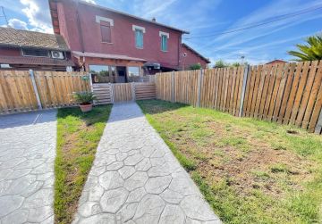 MACCARESE RIFINITISSIMA PORZIONE DI CASALE CON GIARDINO RIF. A/30