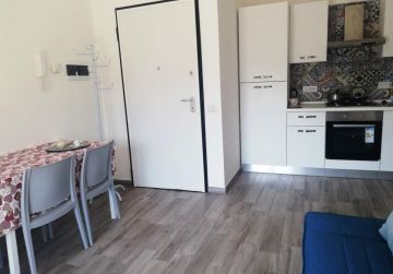FREGENE GRAZIOSO BILOCALE 1° PIANO CON TERRAZZO - RIF. A/18-