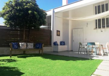 FREGENE GRAZIOSO ED ACCESSORIATO VILLINO CON GIARDINO RIF. AE/75